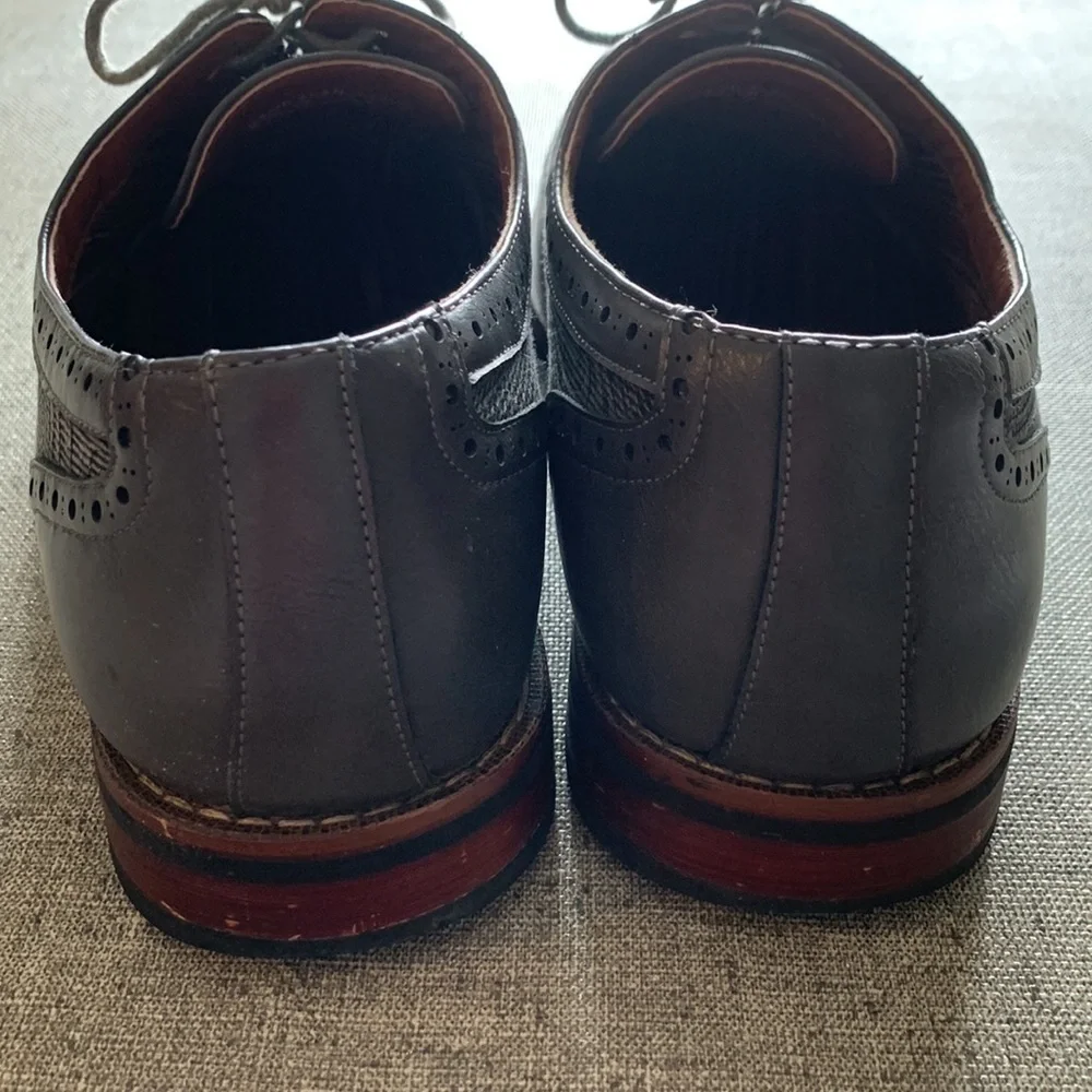 Ferro Aldo Mens Classic Wingtip in size 10/Brogue Design W/ Contrasting Textures